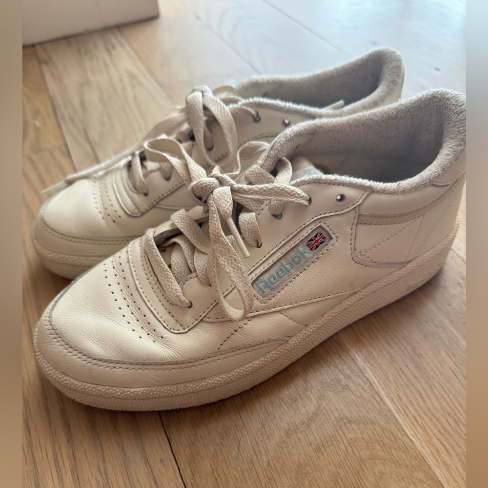 Womens reebock sneakers size 6